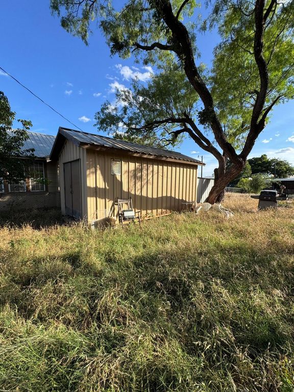 Image 8 of property listing at 6409 Lincoln Park Road, San Angelo, TX 76904