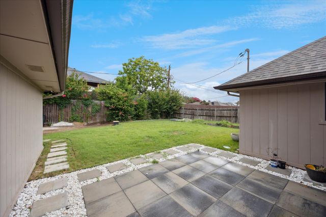 1103 Briarcliff Drive, Arlington, TX 76012