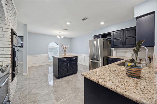1103 Briarcliff Drive, Arlington, TX 76012