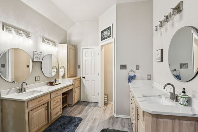 516 Shady Oaks Trail, Burleson, TX 76028