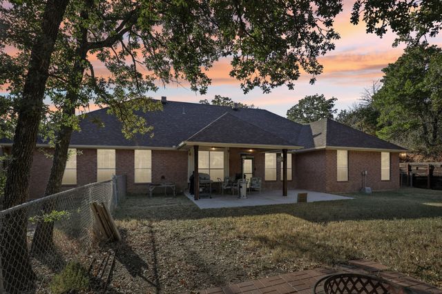 516 Shady Oaks Trail, Burleson, TX 76028