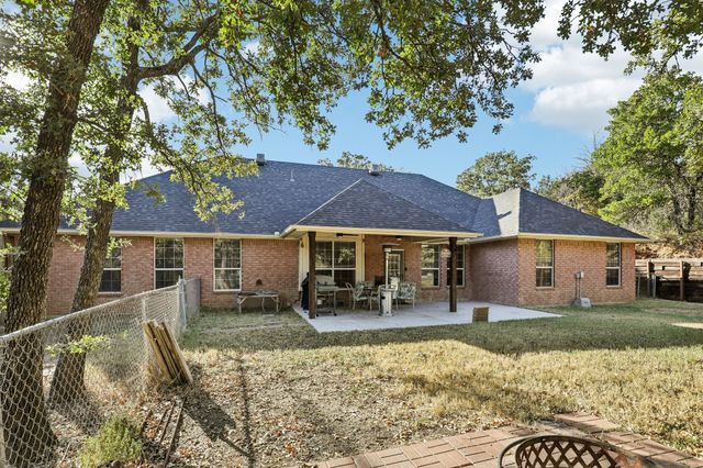 516 Shady Oaks Trail, Burleson, TX 76028