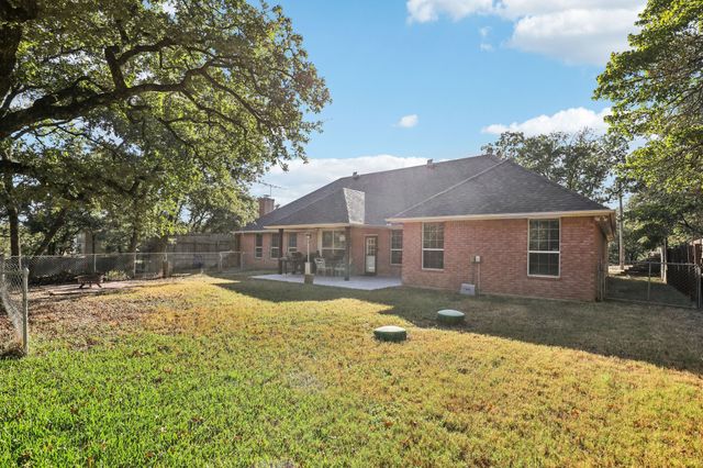 516 Shady Oaks Trail, Burleson, TX 76028