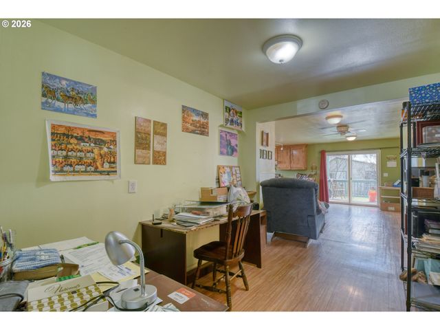 554 W HIGH St, Athena, OR 97813