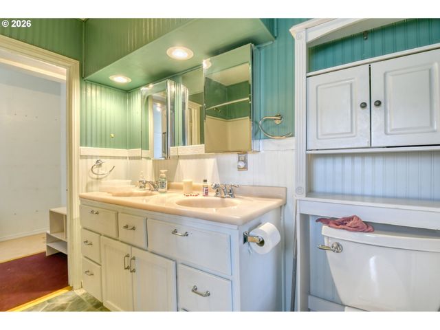 554 W HIGH St, Athena, OR 97813