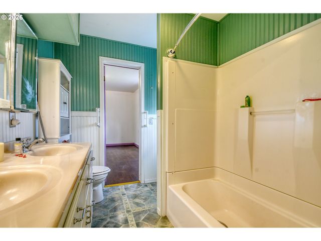 554 W HIGH St, Athena, OR 97813