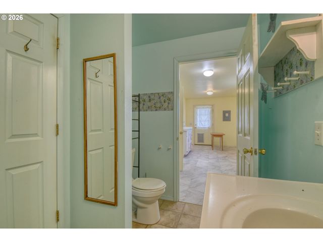 554 W HIGH St, Athena, OR 97813