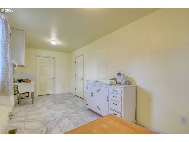 554 W HIGH St, Athena, OR 97813