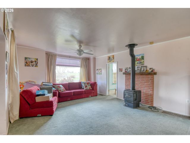 554 W HIGH St, Athena, OR 97813