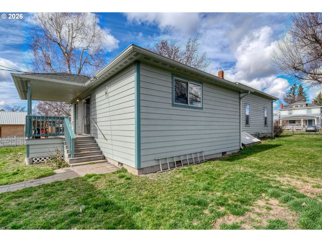 554 W HIGH St, Athena, OR 97813