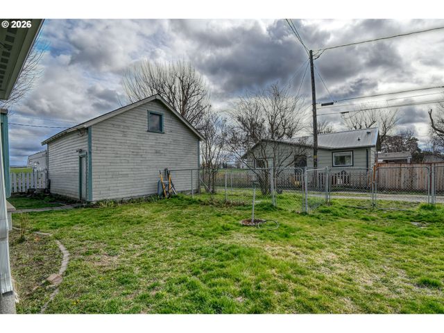 554 W HIGH St, Athena, OR 97813