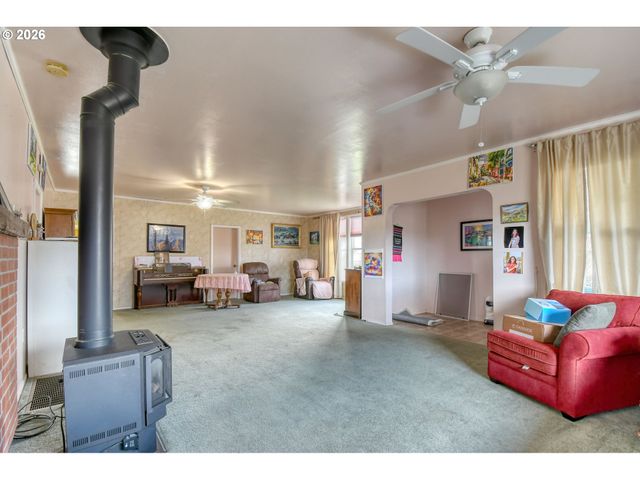 554 W HIGH St, Athena, OR 97813