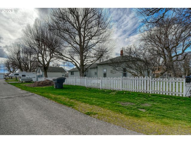 554 W HIGH St, Athena, OR 97813