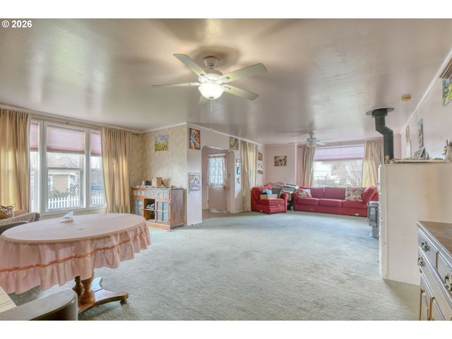 554 W HIGH St, Athena, OR 97813