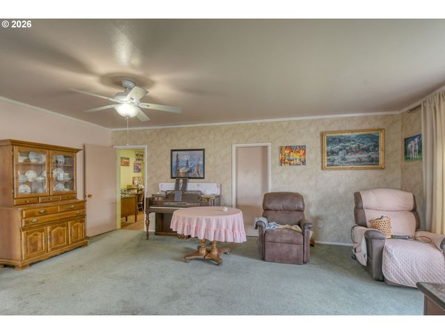 554 W HIGH St, Athena, OR 97813