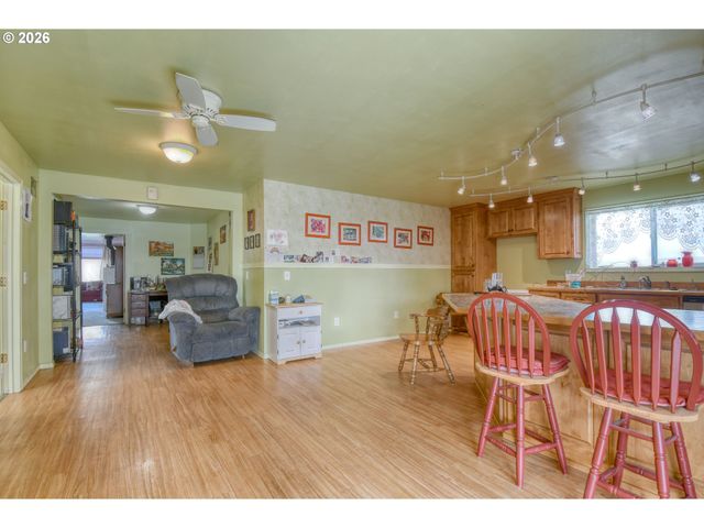 554 W HIGH St, Athena, OR 97813