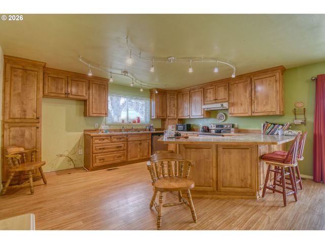 554 W HIGH St, Athena, OR 97813