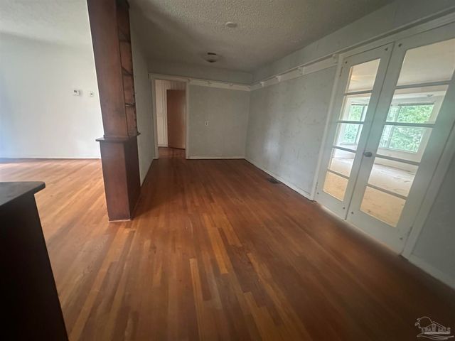 1811 N Spring St, Pensacola, FL 32501