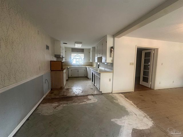 1811 N Spring St, Pensacola, FL 32501