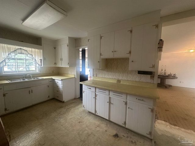 1811 N Spring St, Pensacola, FL 32501