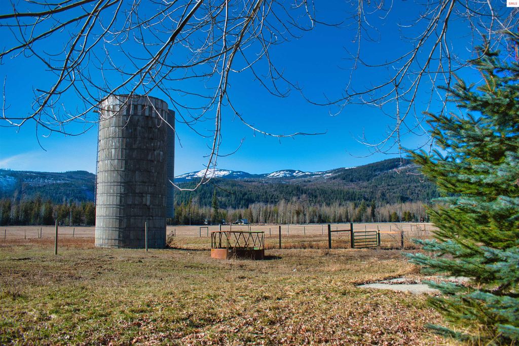 2151 Highland Flats Rd, Naples, ID 83847 photo 14