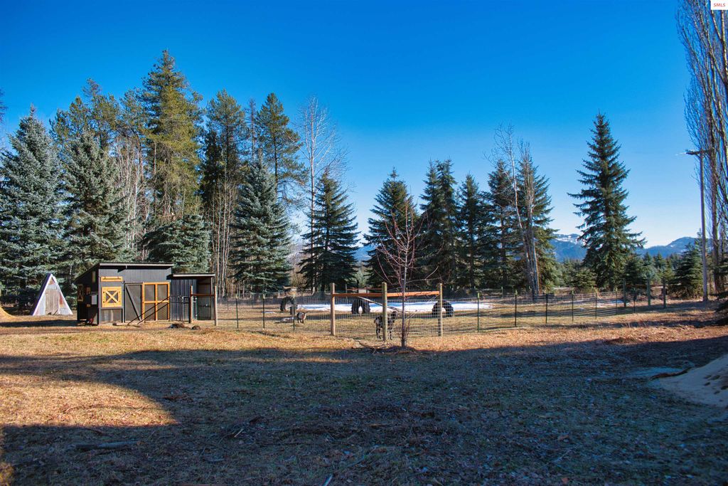 2151 Highland Flats Rd, Naples, ID 83847 photo 24