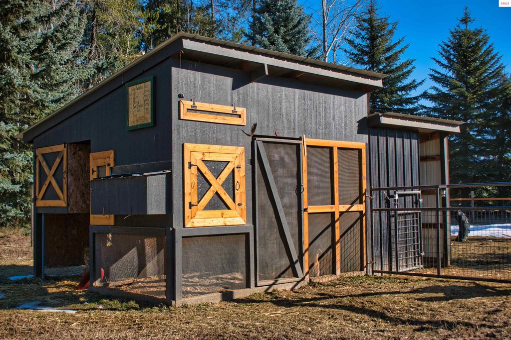 2151 Highland Flats Rd, Naples, ID 83847 photo 25