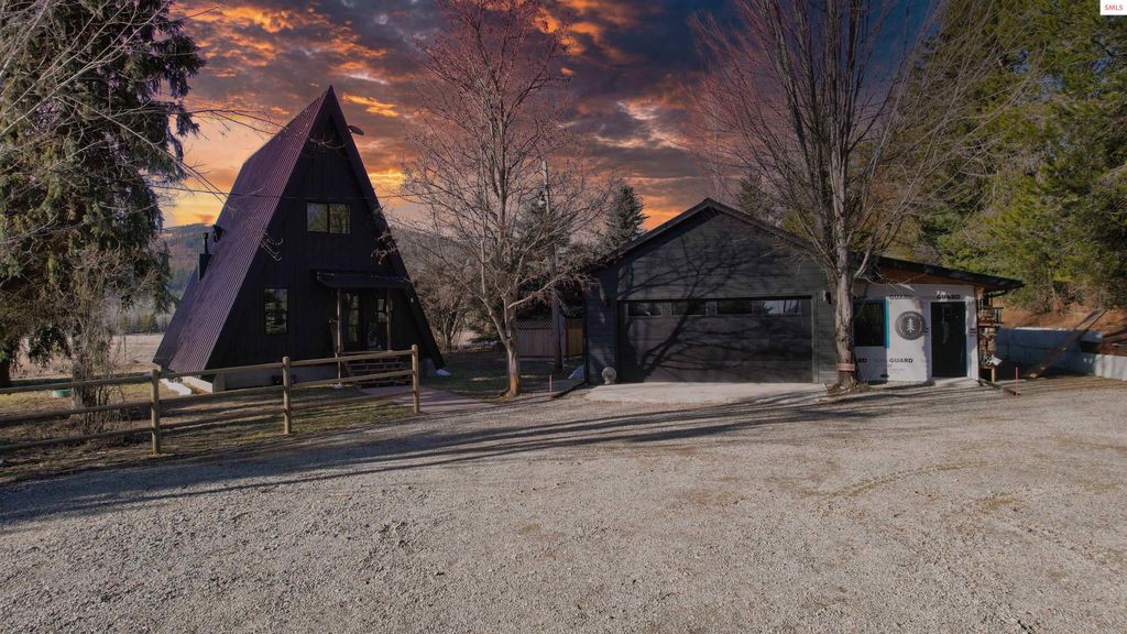 2151 Highland Flats Rd, Naples, ID 83847 photo 3