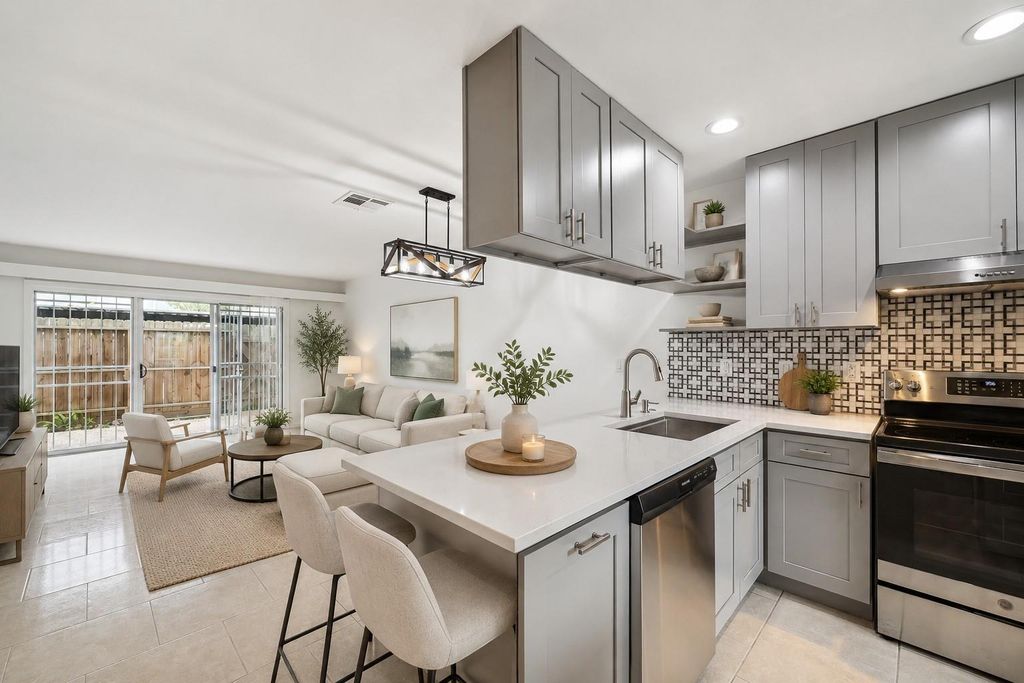 7821 Rue Saint Cyr Street 55, Houston, TX 77074