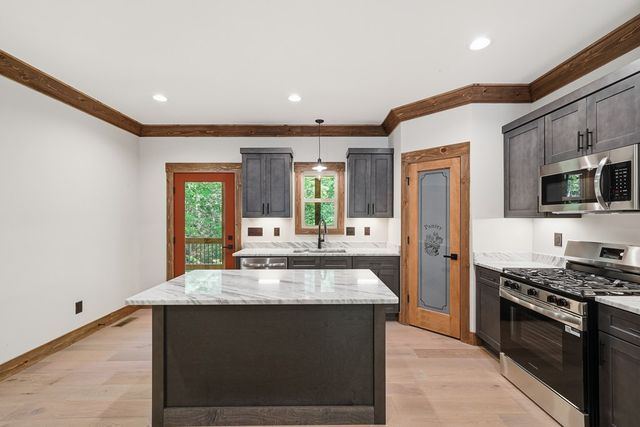 121 Orbit Lane, Ellijay, GA 30540