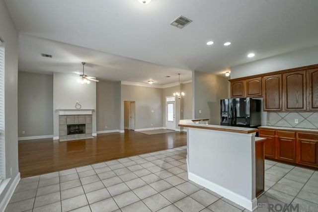 12600 Woodland Hill Rd, Denham Springs, LA 70706