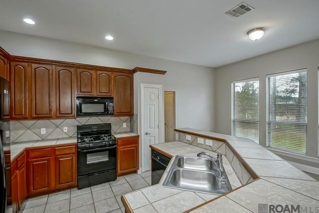 12600 Woodland Hill Rd, Denham Springs, LA 70706