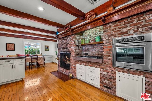 4049 Benedict Canyon Drive, Sherman Oaks, CA 91423