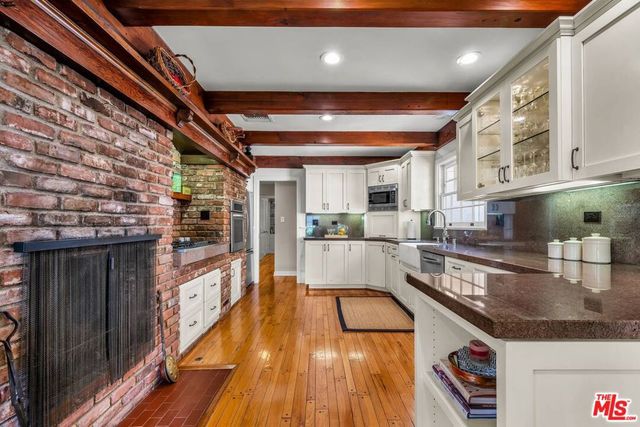 4049 Benedict Canyon Drive, Sherman Oaks, CA 91423