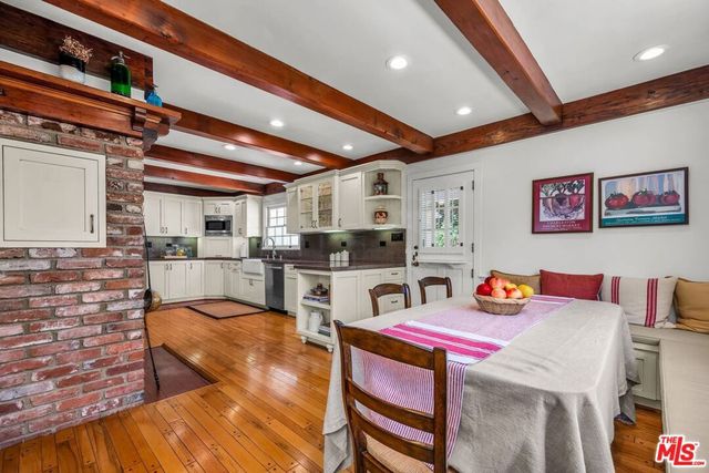 4049 Benedict Canyon Drive, Sherman Oaks, CA 91423
