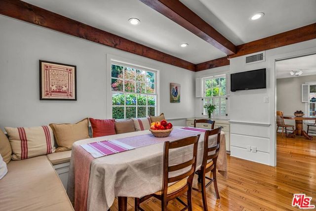 4049 Benedict Canyon Drive, Sherman Oaks, CA 91423