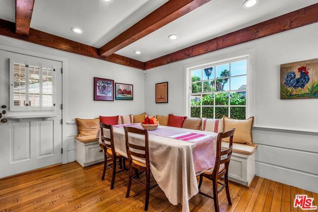 4049 Benedict Canyon Drive, Sherman Oaks, CA 91423