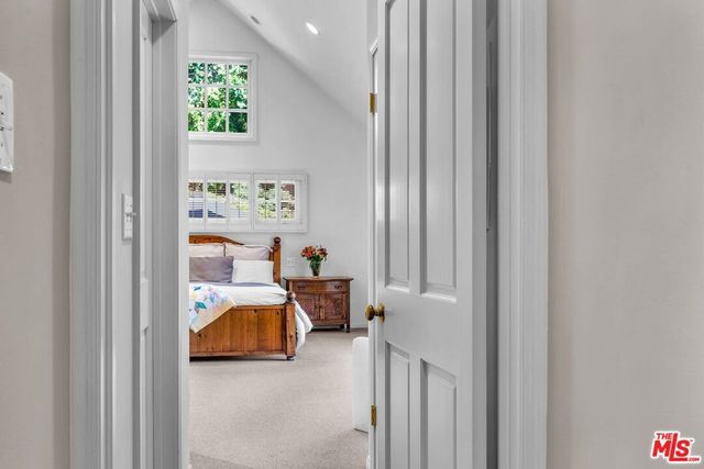 4049 Benedict Canyon Drive, Sherman Oaks, CA 91423