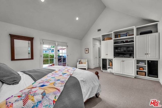 4049 Benedict Canyon Drive, Sherman Oaks, CA 91423
