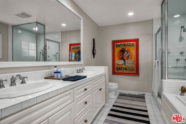 4049 Benedict Canyon Drive, Sherman Oaks, CA 91423