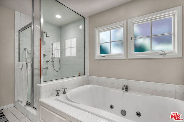 4049 Benedict Canyon Drive, Sherman Oaks, CA 91423