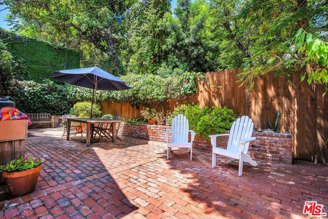 4049 Benedict Canyon Drive, Sherman Oaks, CA 91423