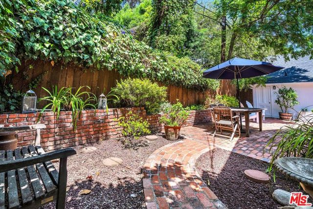 4049 Benedict Canyon Drive, Sherman Oaks, CA 91423
