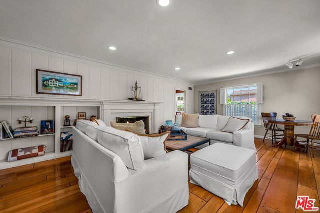 4049 Benedict Canyon Drive, Sherman Oaks, CA 91423