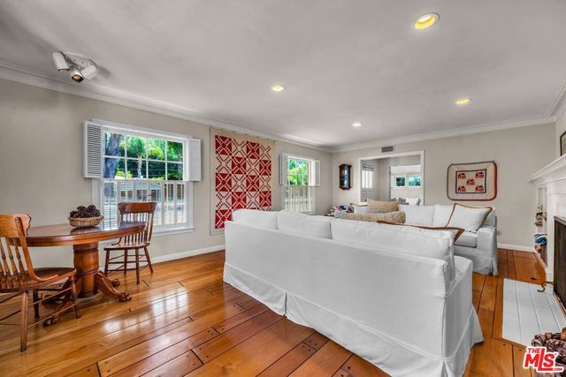 4049 Benedict Canyon Drive, Sherman Oaks, CA 91423