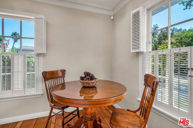 4049 Benedict Canyon Drive, Sherman Oaks, CA 91423