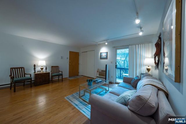 208 Federal Hill Road, Pompton Lakes, NJ 07442