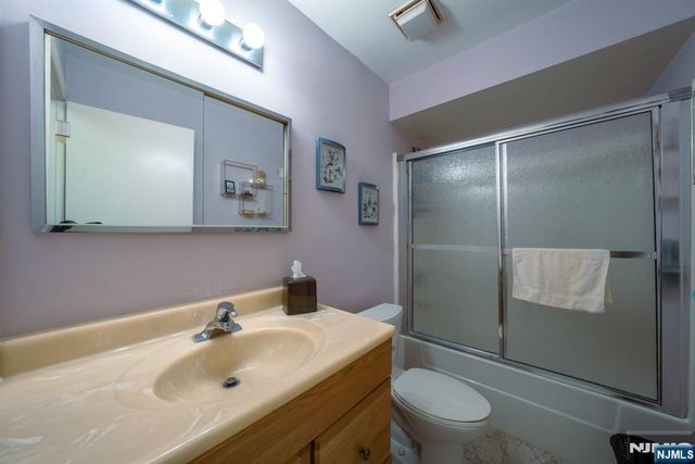208 Federal Hill Road, Pompton Lakes, NJ 07442