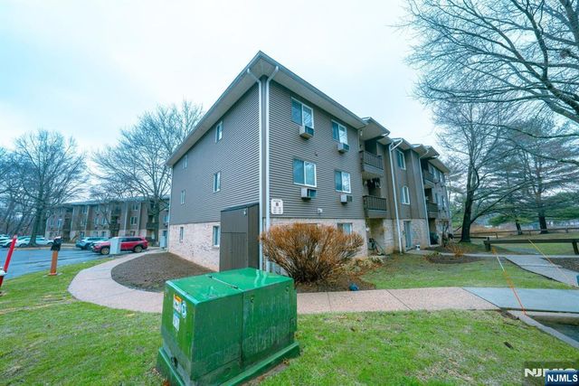 208 Federal Hill Road, Pompton Lakes, NJ 07442