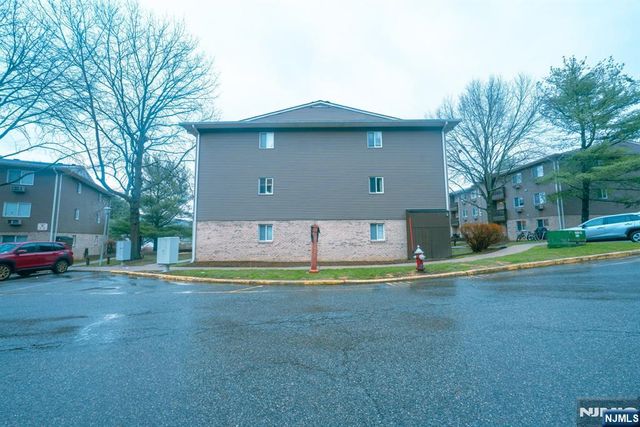 208 Federal Hill Road, Pompton Lakes, NJ 07442